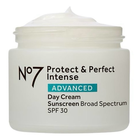 New Boots No7 Protect & Perfect Intense Advanced Day Cream Sunscreen SPF 30 - Picture 2 of 8